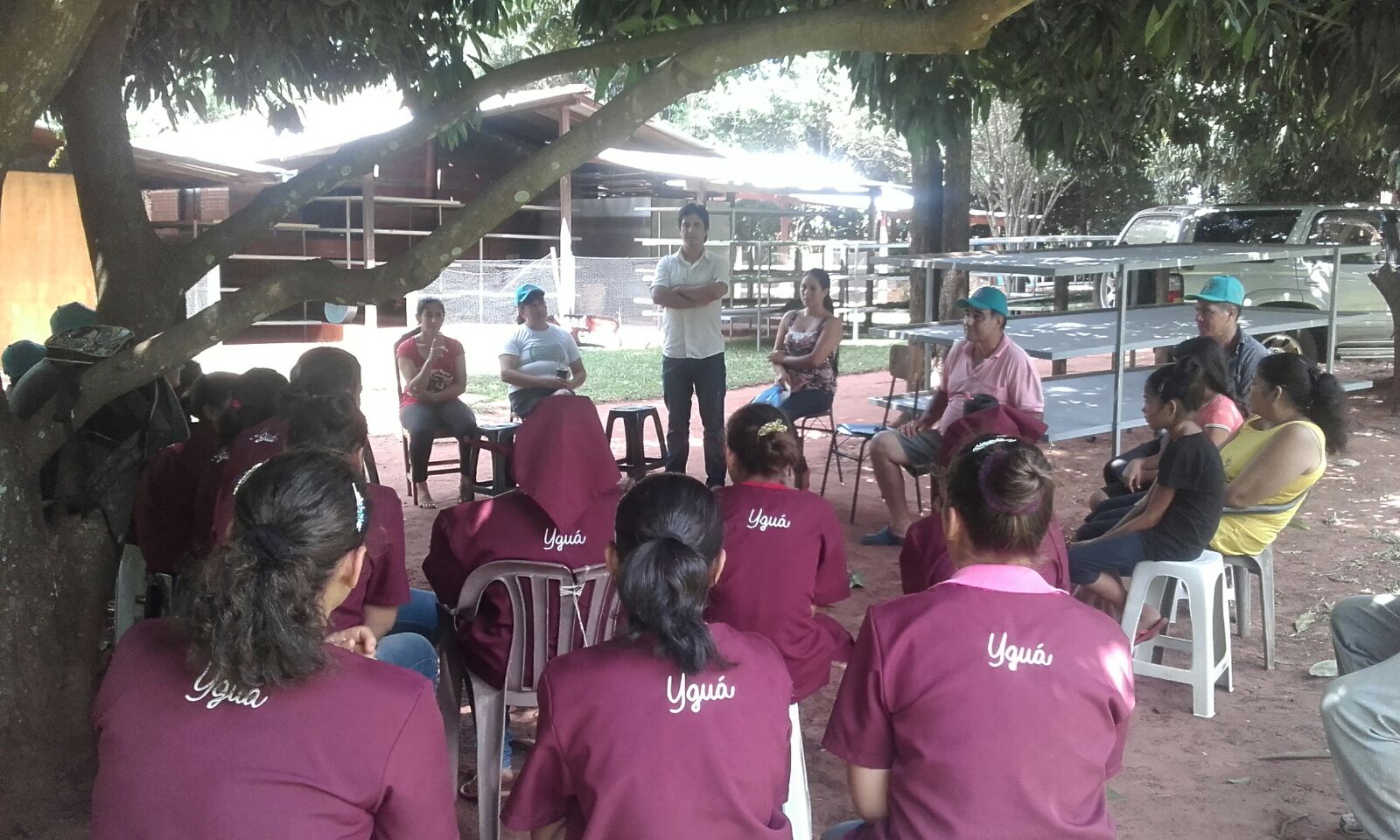 Sesión de capacitación realizada a mujeres en la Plantación Yguá, Piribebuy, Paraguay. 