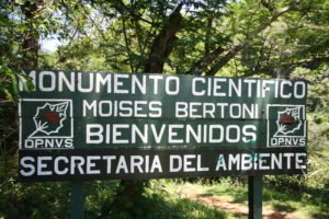Monumento Científico Moisés Bertoni, ubicado a orillas del Río Paraná, en el Departamento de Alto Paraná, Distrito de Presidente Franco-Paraguay.