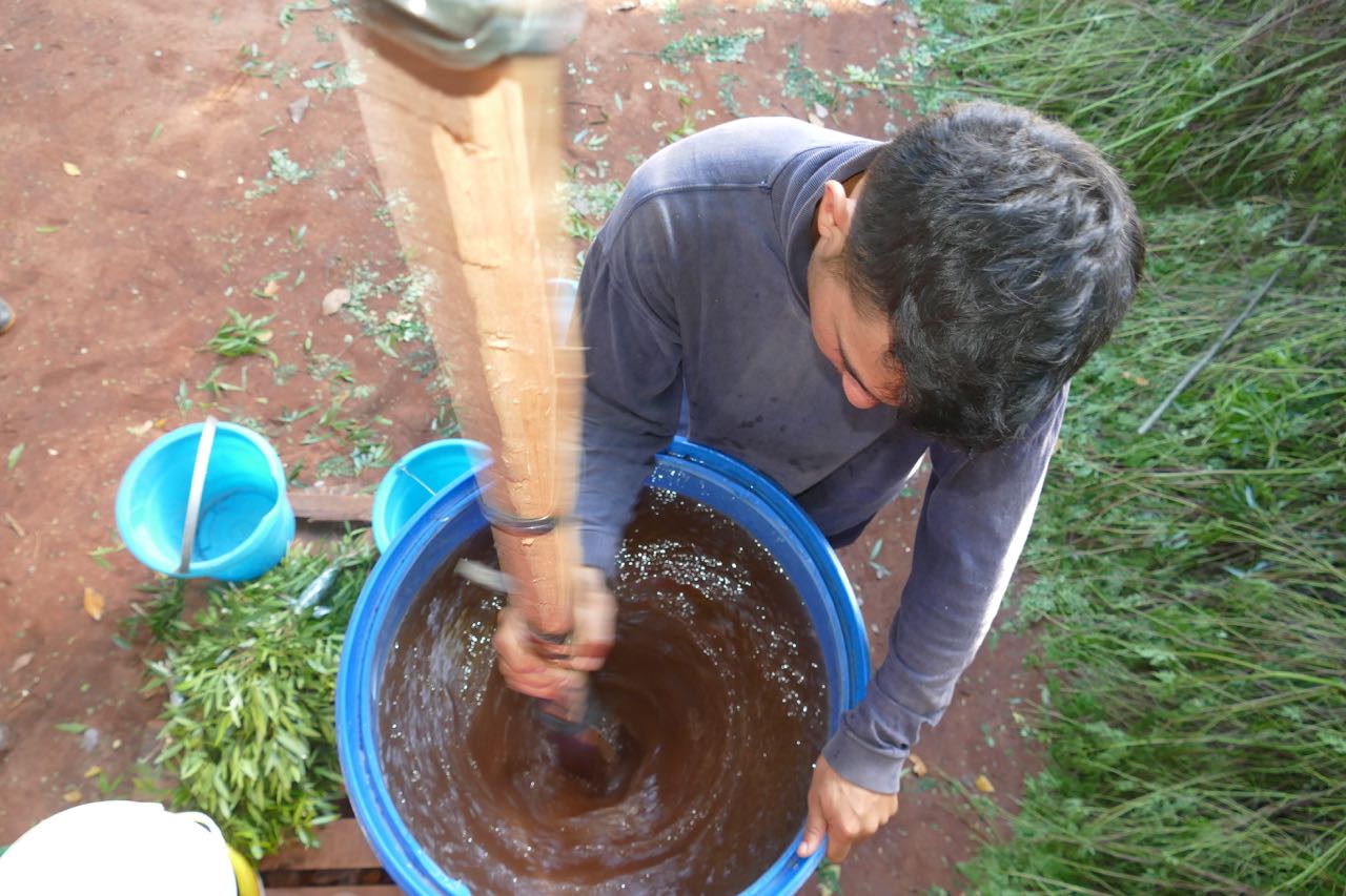 Dinamización de un preparado Biodinámico.