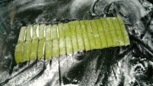 Proceso de elaboración de los pappardelle de Moringa con salsa blanca.